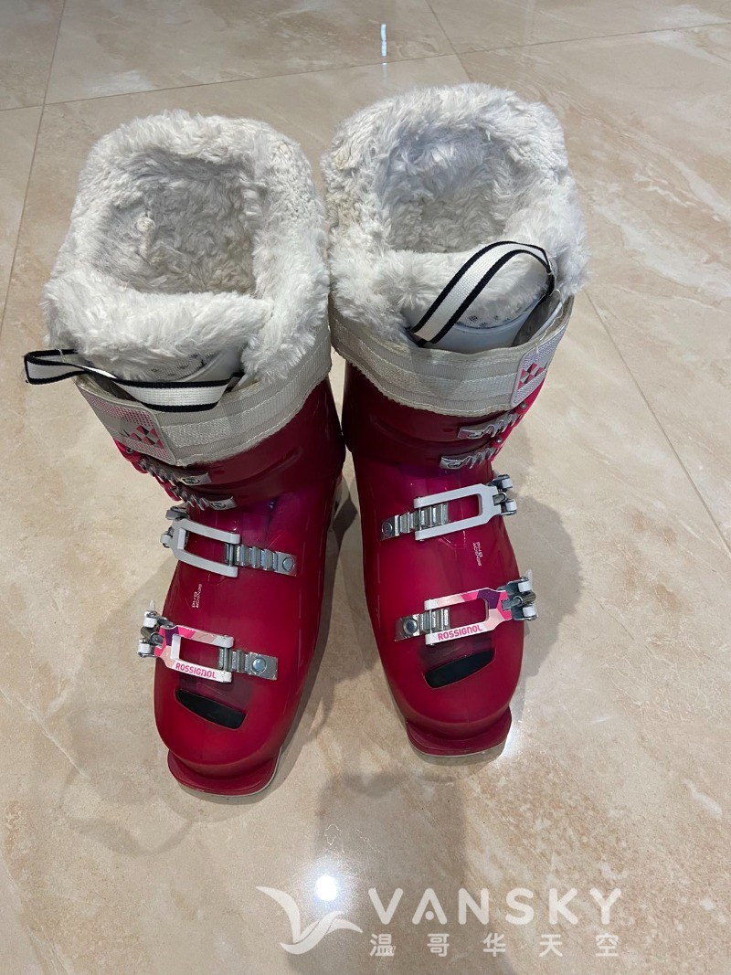 221225221913_24.5 ski boots 2.jpg